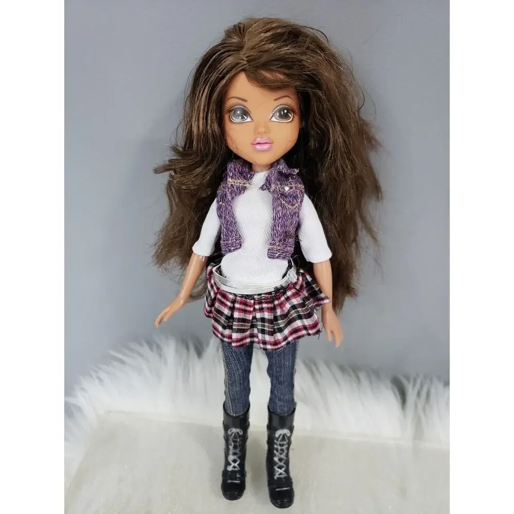 RARE Moxie Girlz‎ Doll Twin SARAI from twin set brunette plaid skirt y2k